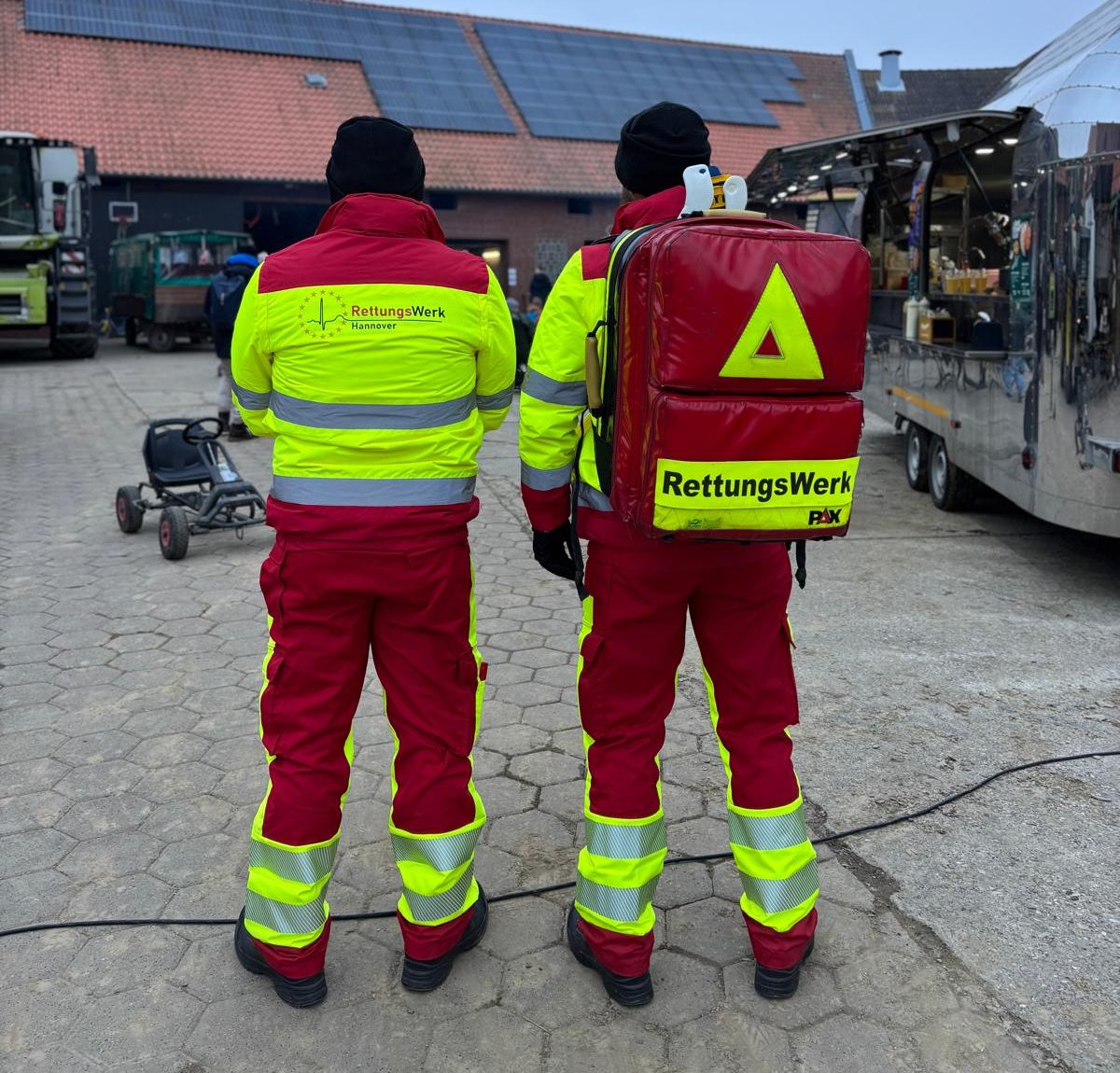 Einsatzkräfte des RettungsWerk